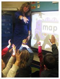 Beth Polanis using More.Starfall Word Machine to teach phonics
